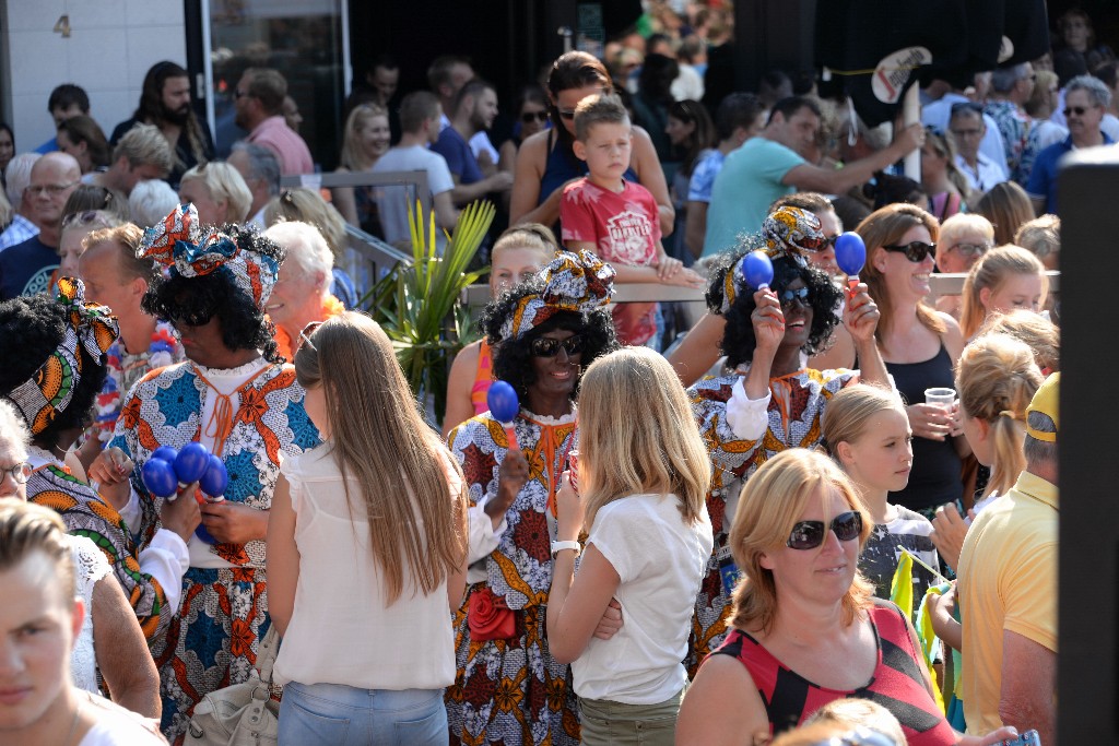 ../Images/Zomercarnaval Noordwijkerhout 215.jpg